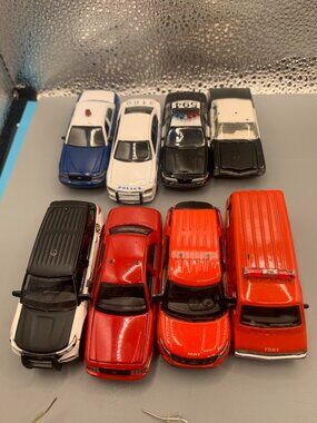 8ct 1/64th Greenlight Fire/Emergency/Police Vehicles SELLING AS IS